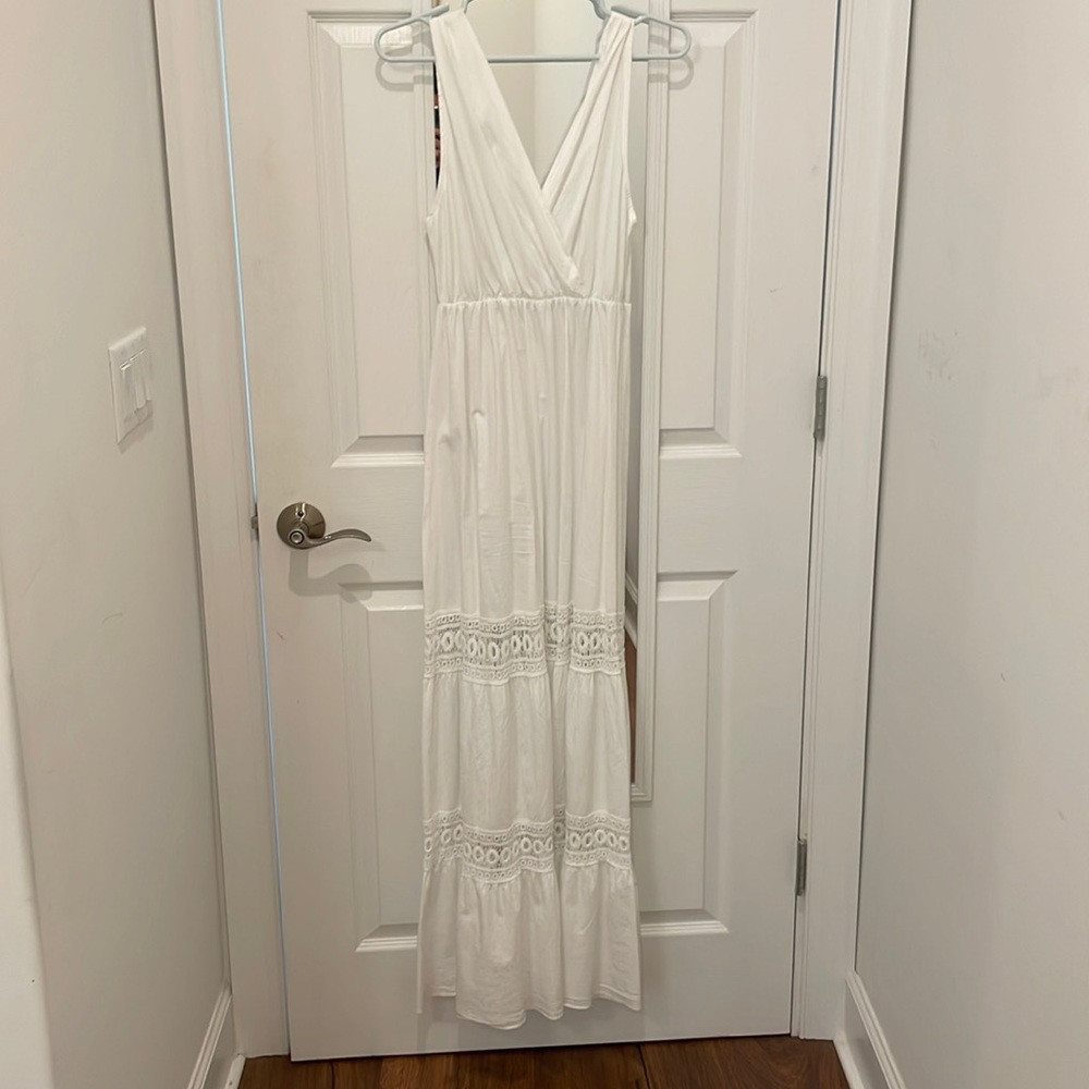 White one size fits all like new crochet sleeveless maxi dress